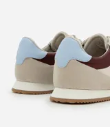 Championes estilo jogging vintage color beige, con recortes en cuero color bordó, celeste y dorado.