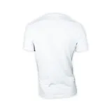 Remera blanca de algodón con cuello redondo y mangas cortas. Estampado frontal con fotografía de zapatillas Converse All Star Chuck Taylor.