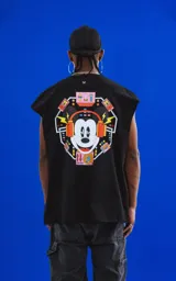 Musculosa negra oversize de algodón con estampado de Mickey Mouse con auriculares y elementos de discoteca.