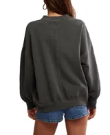 Suéter de algodón color gris oscuro, con cuello mock (cuello alto corto) y calce oversized. Presenta mangas largas con puños ajustados y ruedo acanalado.