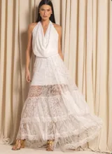 Falda larga de encaje negro con cintura alta y lazo lateral.