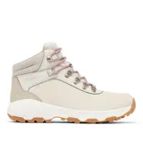 Botas de senderismo Columbia Newton Ridge para mujer, color crema con detalles en gris y cordones rosas. Fabricadas con empeine de ante impermeable y herrajes metálicos. Cuentan con tecnología Omni-Tech para impermeabilidad y transpirabilidad, y suela de caucho Omni-Grip para mayor tracción.
