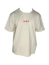Remera color crema de algodón con cuello redondo y mangas cortas. Estampado frontal de tres hongos rojos y texto "Tuya".