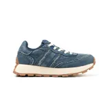 Zapatillas urbanas azules de tela denim con cordones blancos, suela de goma color crema y detalle de etiqueta con letras XL en la lengüeta.