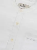 Camisola blanca de lino y algodón, con cuello mao, manga larga y corte recto.