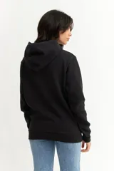 Hoodie gris con capucha y cordones ajustables. Estampado frontal con la palabra 'OTHERSIDE' y las siglas 'OTH' en azul marino.
