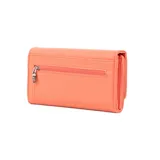 Billetera naranja de símil cuero con cierre de solapa y herrajes plateados. Cuenta con 10 compartimentos y un bolsillo interno con cierre.