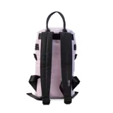 Matera estilo mochila color negro, confeccionada en nylon combinado con símil cuero. Cuenta con tapa con cierre metálico, bolsillo interno, asas y correa extensible.