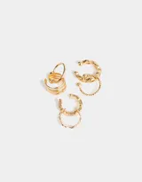 Set de seis earcuffs dorados con diferentes diseños.