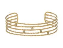 Esclava de acero abierta con baño de oro y circonias. Diseño rígido con textura martillada y cinco hileras horizontales.