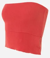 Blusa sin breteles color ladrillo, confeccionada en tejido de punto texturizado.