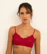 Soutien top de encaje floral color rojo con breteles finos ajustables y moño decorativo.