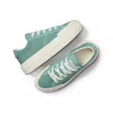 Championes Converse Chuck Taylor All Star Cruise de lona color verde agua con cordones blancos y plataforma segmentada color crema.