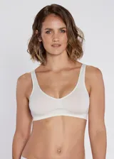 Soutien de microfibra sin costura tipo top, color gris. Sin aro ni copa, con bretel ancho.