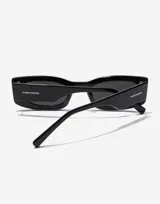 Gafas de sol rectangulares negras marca Hawkers, modelo Heaven.