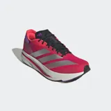Championes de running Adidas Adizero SL 2, color fucsia/rosa intenso con detalles en plateado metálico, morado y negro. Presentan una entresuela gruesa blanca con tecnología Lightstrike Pro y detalles en rosa y morado.