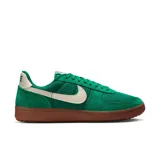 Championes Nike Field General SE color verde con detalles en blanco y suela marrón.