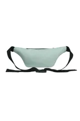 Riñonera color verde agua con correa ajustable negra, bolsillo frontal con cierre y detalle de cordón con cuentas de colores.