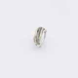 Anillo de plata con detalles en oro y circonias.