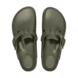 Zuecos tipo cerrado Birkenstock modelo Boston EVA, color verde militar, fabricados en EVA, con tira ajustable y hebilla.