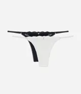 Kit de dos bombachas colaless, una blanca con textura perforada y otra negra con encaje.