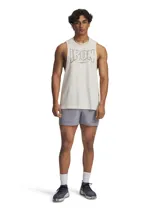 Short deportivo gris con logo Project Rock en el ruedo.