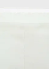 Top strapless color crema, con forro interior de algodón y diseño evasé.