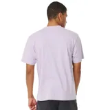 Remera de algodón lila con logo de la marca en el pecho, de manga corta y corte clásico.