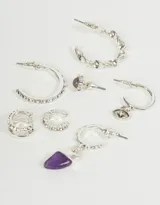 Set de seis aros bañados en plata, incluye dos cuffs, un aro pasante con amatista y tres argollas, una con dije de ojo turco y otra con dije de cuerno.