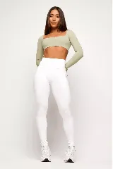 Top deportivo color verde oliva, de manga larga y escote cuadrado.