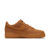 Championes Nike Air Force 1 '07 color marrón, de cuero, con suela de goma y logo Nike en el lateral.