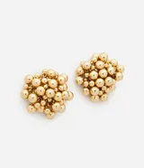 Par de aros tipo botón dorados, con diseño de lunares formados por pequeñas esferas metálicas. Cierre a rosca.