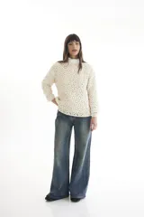 Pantalón de jean celeste de corte extra wide leg.