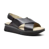 Sandalias negras de cuero con plataforma, tiras cruzadas y tira trasera con ajuste elástico.