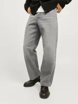 Pantalón de jean gris de tiro alto y corte baggy.