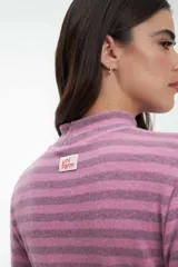 T-shirt de jersey con cuello polera y fruncidos en los laterales, de calce ajustado y estampado de rayas.