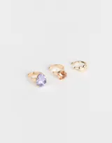 Set de tres earcuffs dorados con strass multicolor.