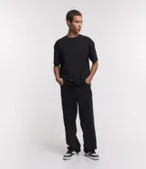 Remera relaxed de algodón con efecto grueso, color azul marino, cuello redondo y manga corta.