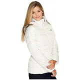 Campera puffer blanca con capucha con borde de piel sintética desmontable, cierre frontal con cremallera, bolsillos laterales con cierre y logo bordado en el pecho y la espalda.