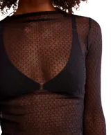Top de manga larga negro, transparente y texturado, con cuello fruncido y terminación elástica.