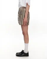 Short de gabardina de algodón con estampado a rayas. Diseño sublimado por Ygna.
