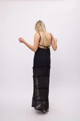 Vestido midi de chiffon color verde azulado con escote regulable con lazos y volados en los recortes.