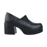 Zapato de cuero negro con plataforma y taco ancho. Presenta un elástico de neopreno en el empeine para mayor comodidad.