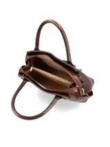 Cartera de cuero en color marrón con diseño estructurado y asas cortas, ideal para uso diario.