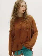 Buzo tipo vestido color terracota, con detalles rasgados y flecos bordados, ideal para la playa.