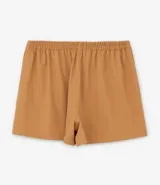 Short pollera color ocre con corte sastrero, botones delanteros forrados y pequeña abertura en la pierna.
