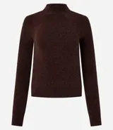 Blusa de chenille color rosa claro, con cuello alto y mangas largas.