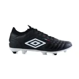 Botines de fútbol blancos con detalles en color naranja, diseñados para jugadores de fútbol.