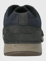 Zapato cómodo color gris oscuro, con detalles en azul y cierre de cordones.