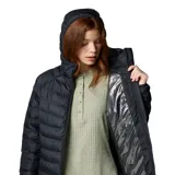 Campera puffer color borgoña con capucha, cierre frontal y bolsillos laterales con cierre. El forro termorreflectivo Omni-Heat™ retiene el calor mediante puntos plateados que reflejan el calor corporal. El aislamiento Thermarator™ 100 % poliéster reciclado te mantiene abrigado con fibras sintéticas livianas que retienen el calor incluso cuando están mojadas.